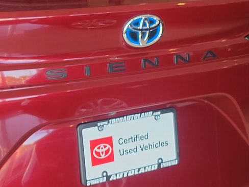 Certified 2023 Toyota Sienna XLE image 25