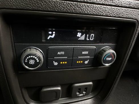 Used 2019 Buick Envision Premium w/ Driver Confidence Package image 38