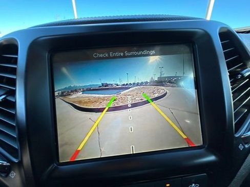 Used 2018 Jeep Cherokee Limited w/ Technology Group image 19