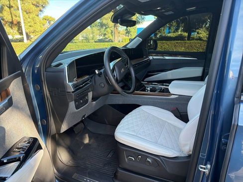 Certified 2025 Cadillac Escalade Sport Platinum image 6