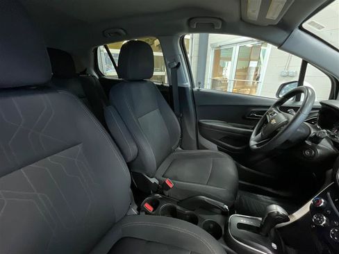 Used 2020 Chevrolet Trax LT AWD/4WD image 29