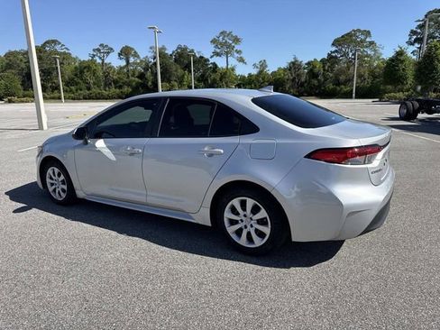 Used 2023 Toyota Corolla LE FWD image 5