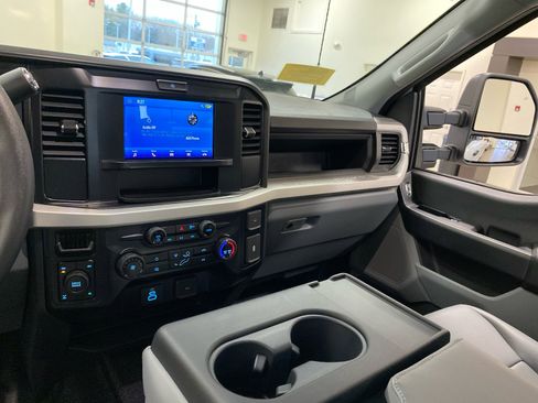 New 2026 Ford F250 XL w/ XL Chrome Package AWD/4WD image 16