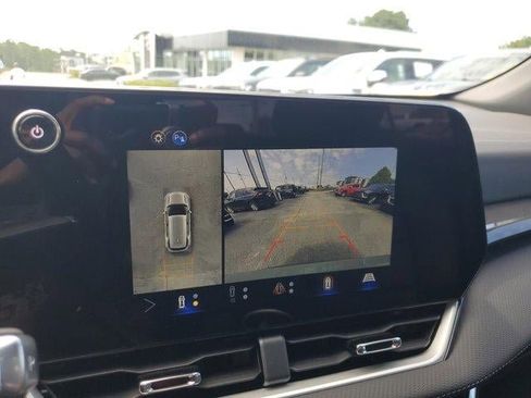 Used 2026 Chevrolet Equinox LT w/ Convenience Package II FWD image 29