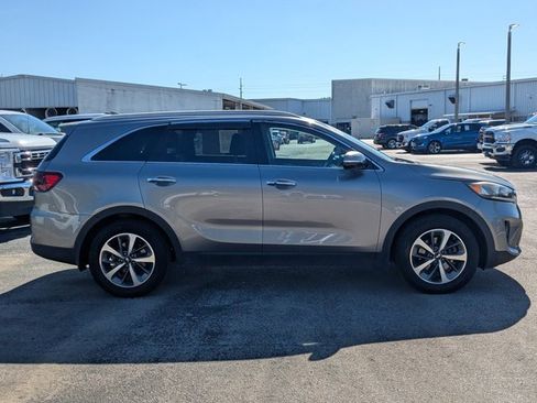 Used 2019 Kia Sorento EX image 4