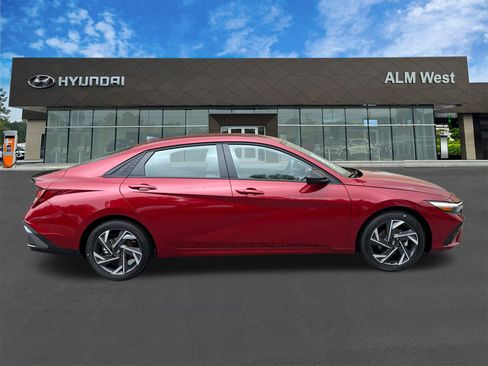 Certified 2025 Hyundai Elantra Sport FWD image 4