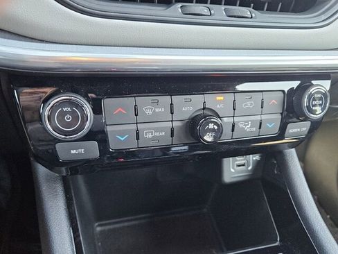 Used 2023 Jeep Compass Limited image 16