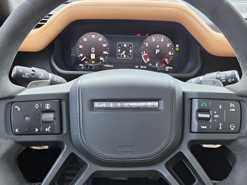 Used 2024 Land Rover Defender 110 V8 AWD/4WD image 22