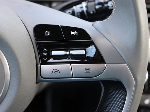 Used 2025 Hyundai Elantra SEL FWD image 30