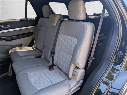 Used 2018 Ford Explorer FWD image 17