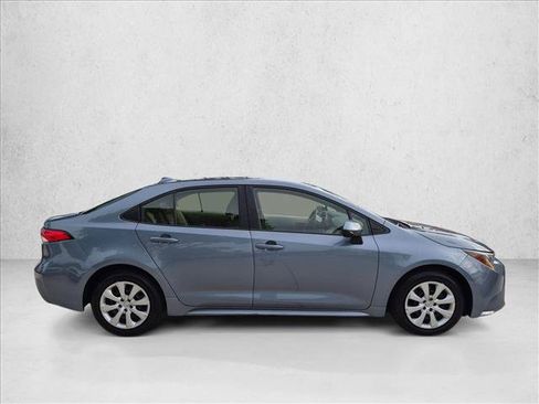 Used 2022 Toyota Corolla LE FWD image 4