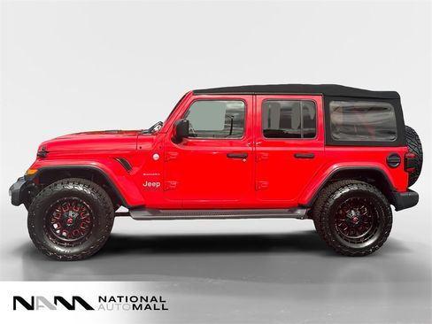 Used 2018 Jeep Wrangler Unlimited Sahara image 2