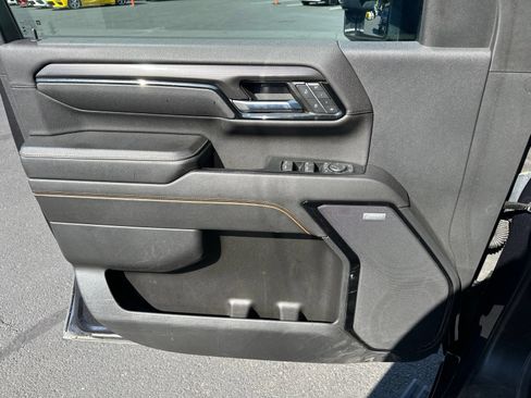 Used 2024 GMC Sierra 3500 AT4 w/ AT4 Premium Plus Package AWD/4WD image 4