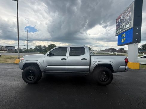 Used 2022 Toyota Tacoma SR AWD/4WD image 7