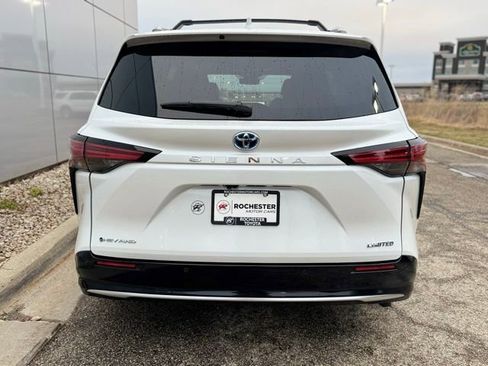 Used 2025 Toyota Sienna Limited AWD/4WD image 42
