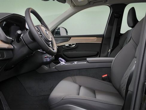 New 2025 Volvo XC90 B6 Plus w/ Protection Package Premier image 19