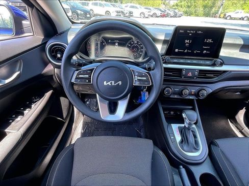 Used 2024 Kia Forte LXS w/ LXS Technology Package FWD image 16