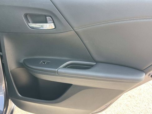 Used 2016 Honda Accord EX image 21