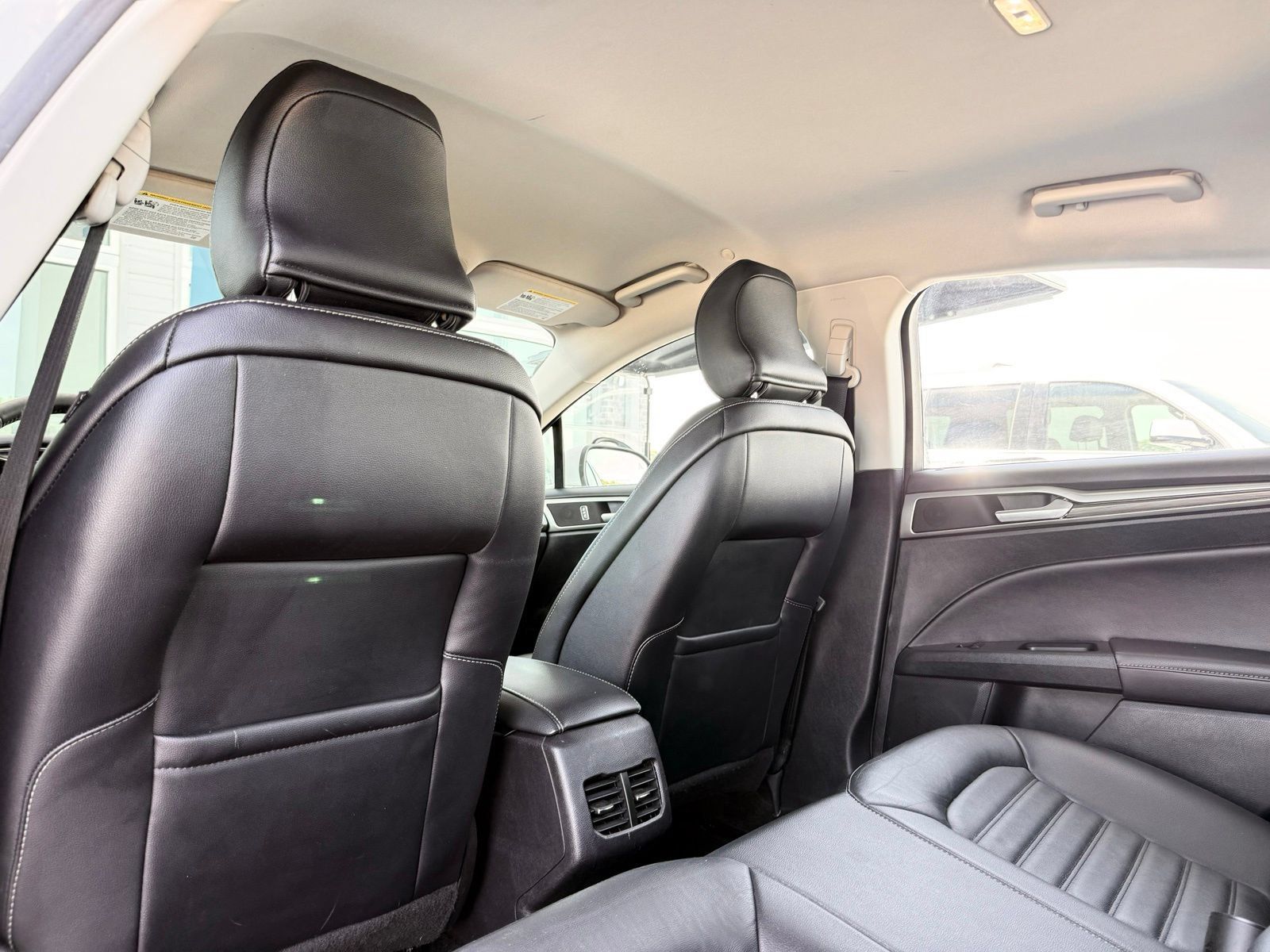 Used 2018 Ford Fusion SE w/ Equipment Group 602A FWD image 17