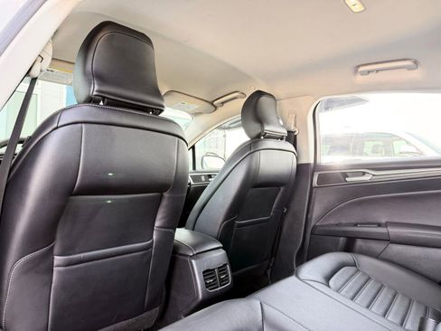 Used 2018 Ford Fusion SE w/ Equipment Group 602A FWD image 17