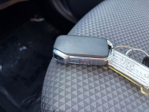 Used 2025 Kia Soul LX w/ LX Technology Package FWD image 21