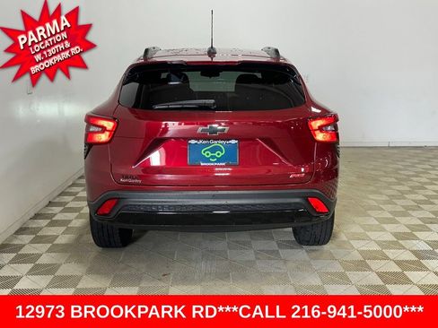 Certified 2025 Chevrolet Trax RS w/ Driver Confidence Package FWD image 5