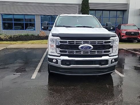 Used 2025 Ford F350 XLT image 2