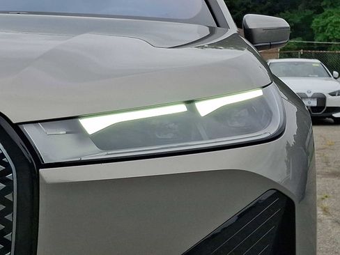 Used 2025 BMW iX xDrive50 image 9