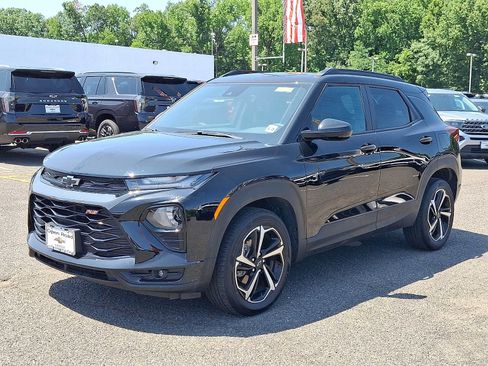 Used 2023 Chevrolet TrailBlazer RS w/ Convenience Package AWD/4WD image 3