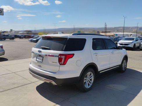 Used 2016 Ford Explorer XLT w/ Equipment Group 202A image 5