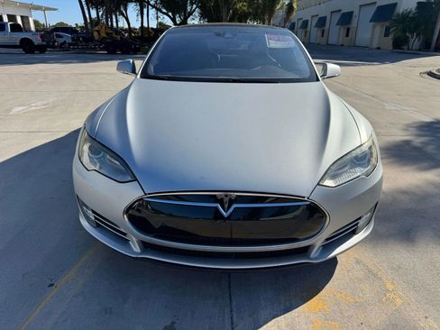 Used 2015 Tesla Model S 85D image 8