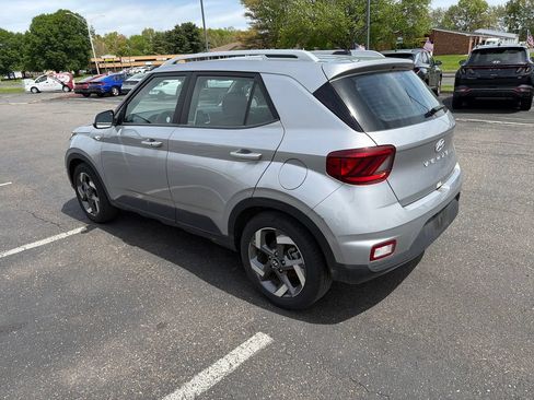 Used 2025 Hyundai Venue SEL FWD image 7