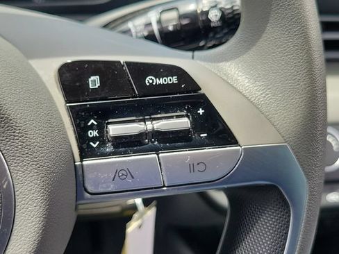 Certified 2023 Hyundai Elantra SE FWD image 23