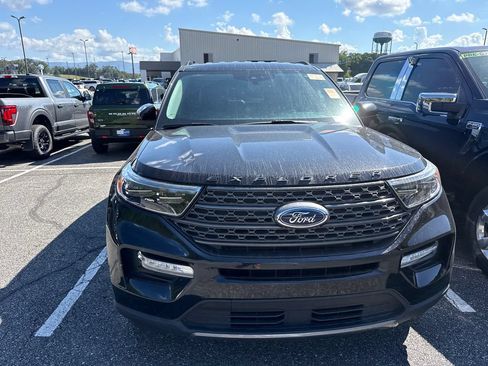 Used 2024 Ford Explorer XLT w/ Equipment Group 202A AWD/4WD image 4