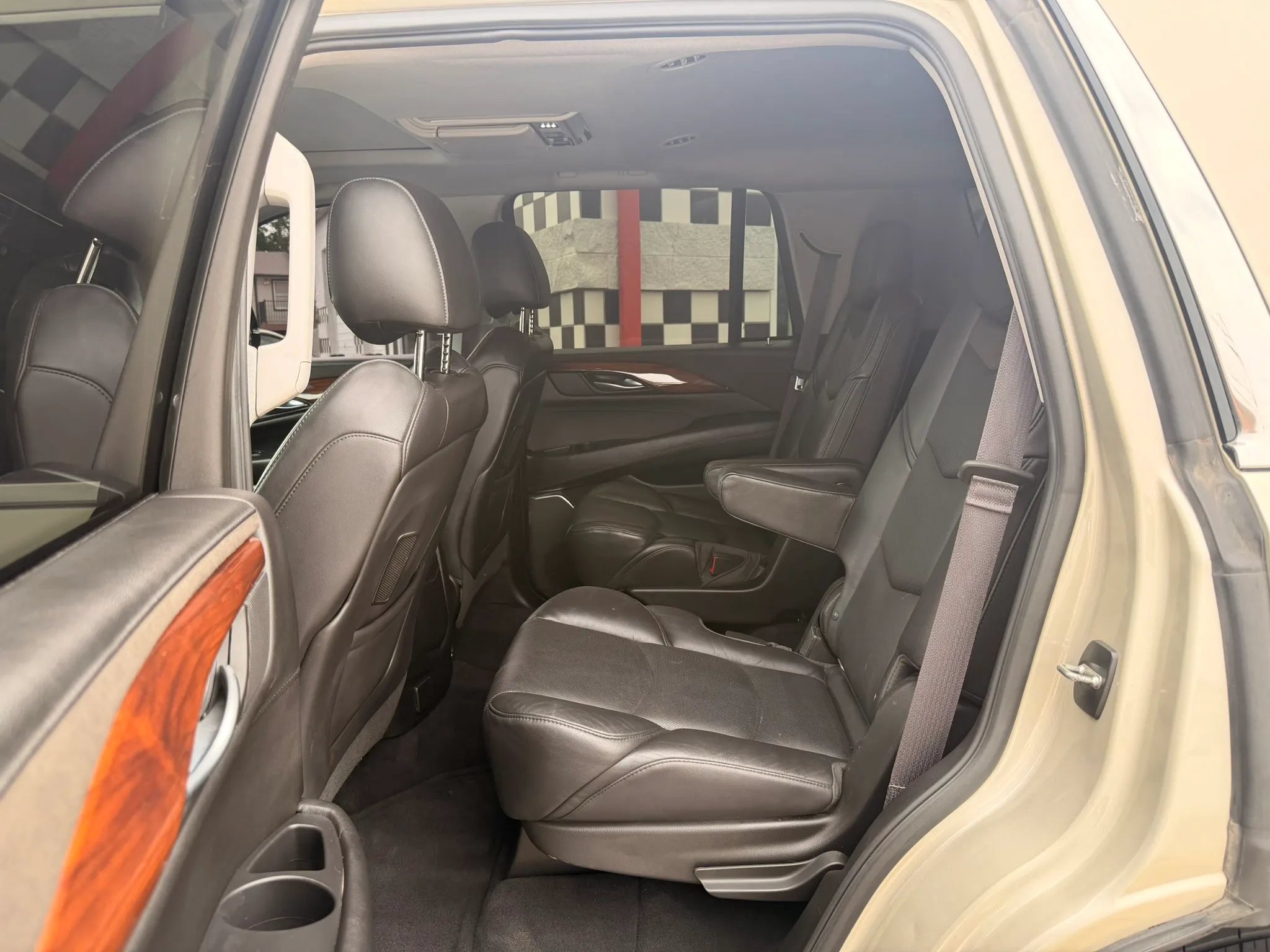 Used 2016 Cadillac Escalade Luxury AWD/4WD image 29