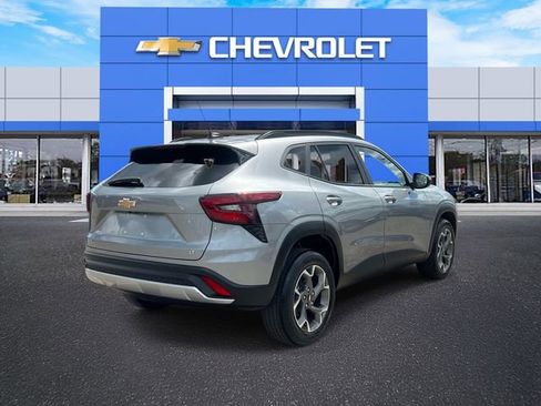 Used 2024 Chevrolet Trax LT w/ Driver Confidence Package image 5