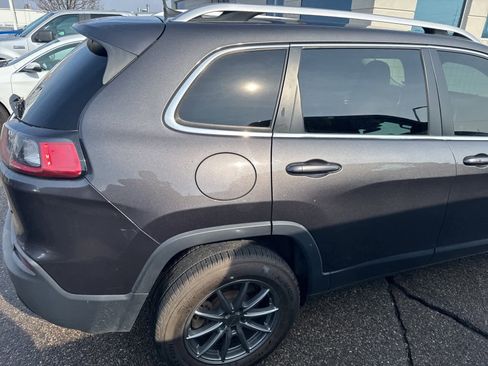 Used 2021 Jeep Cherokee Latitude Lux w/ Comfort/Convenience Group image 9