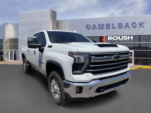 Used 2026 Chevrolet Silverado 2500 LTZ w/ LTZ Convenience Package AWD/4WD image 3