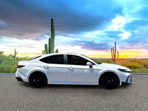 Used 2025 Toyota Camry SE w/ Convenience Package FWD image 6