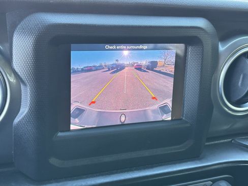 Used 2021 Jeep Gladiator Overland image 5