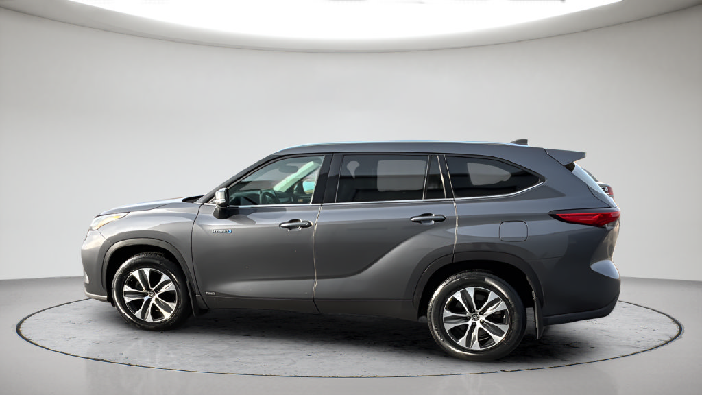 Certified 2020 Toyota Highlander XLE AWD/4WD image 13
