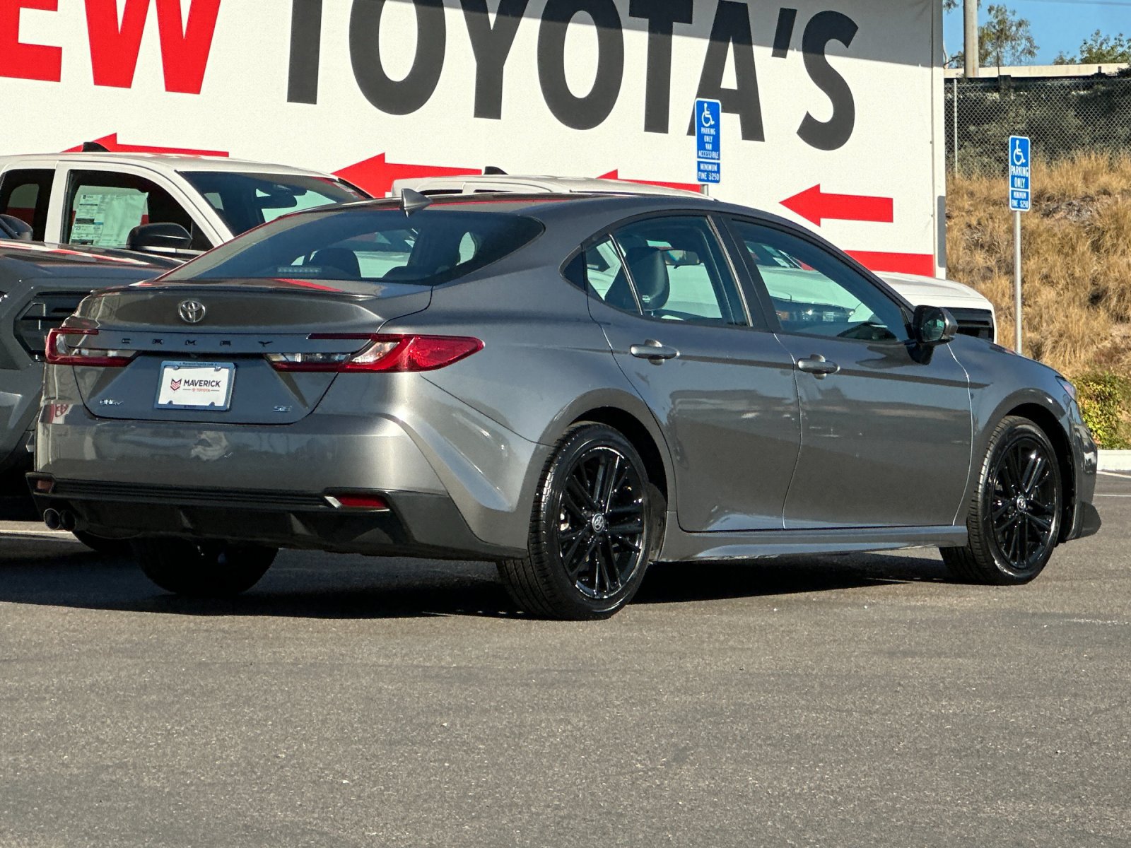 Used 2025 Toyota Camry SE FWD image 5