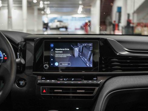 New 2026 Toyota Camry Hybrid FWD image 16