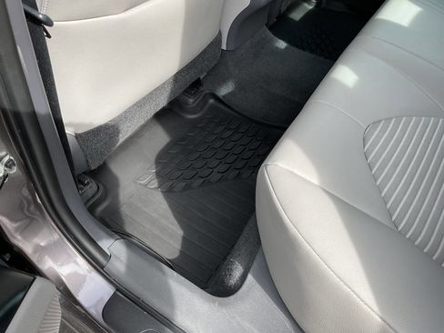 Used 2018 Toyota Camry SE w/ Moonroof Package FWD image 30