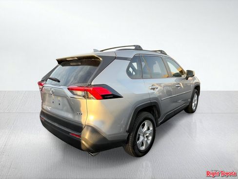 Used 2019 Toyota RAV4 XLE w/ Convenience Package FWD image 4