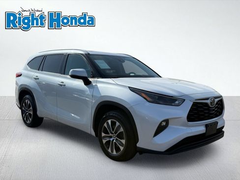 Used 2023 Toyota Highlander XLE FWD image 10