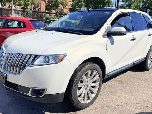 Used 2013 Lincoln MKX AWD image 2