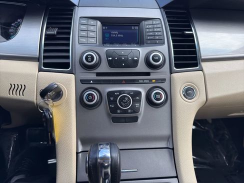 Used 2018 Ford Taurus SEL image 19