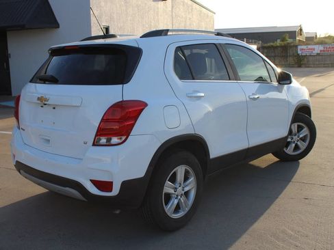 Used 2020 Chevrolet Trax LT w/ LT Convenience Package FWD image 4