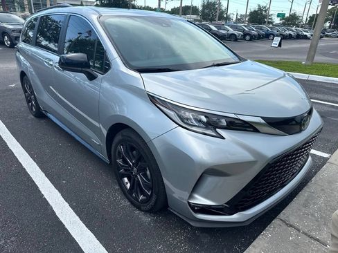 Used 2021 Toyota Sienna XSE FWD image 23